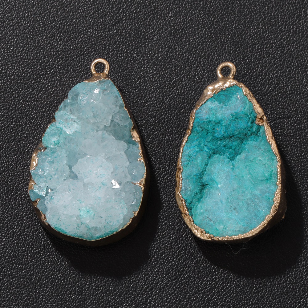 Body Jewelry Unique - 1PC อาเกตธรรมชาติ Geode จี้ 25x38 มม.ย้อมคริสตัลสีฟ้าคลัสเตอร์จี้ที่ไม่ซ้ํากันเครื่องประดับอัญมณีสําหรับ