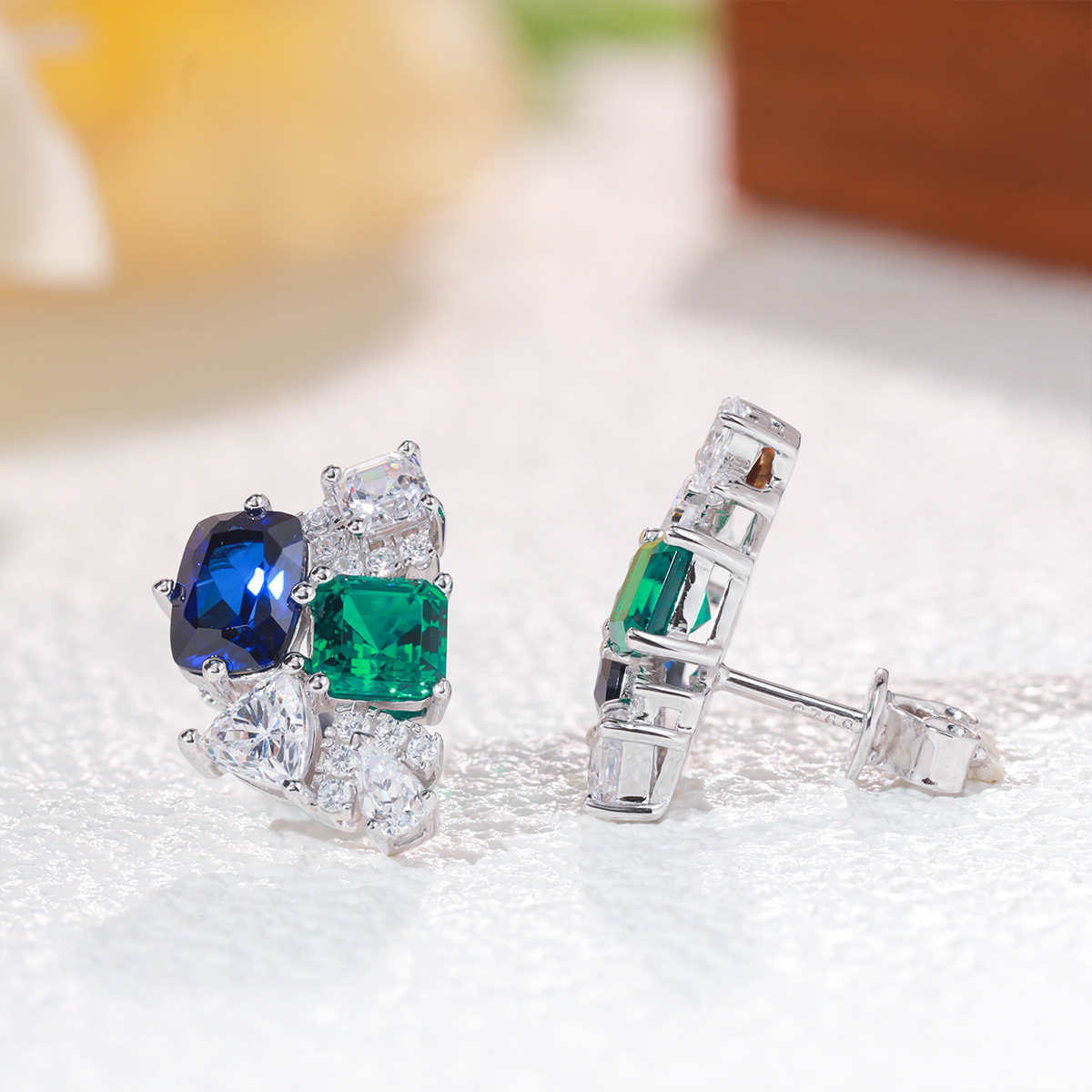 3.2cttw แล็บแซฟไฟร์ เอมเมอรัลด - Cluster Stud Ear บทวิจารณ์และราคา