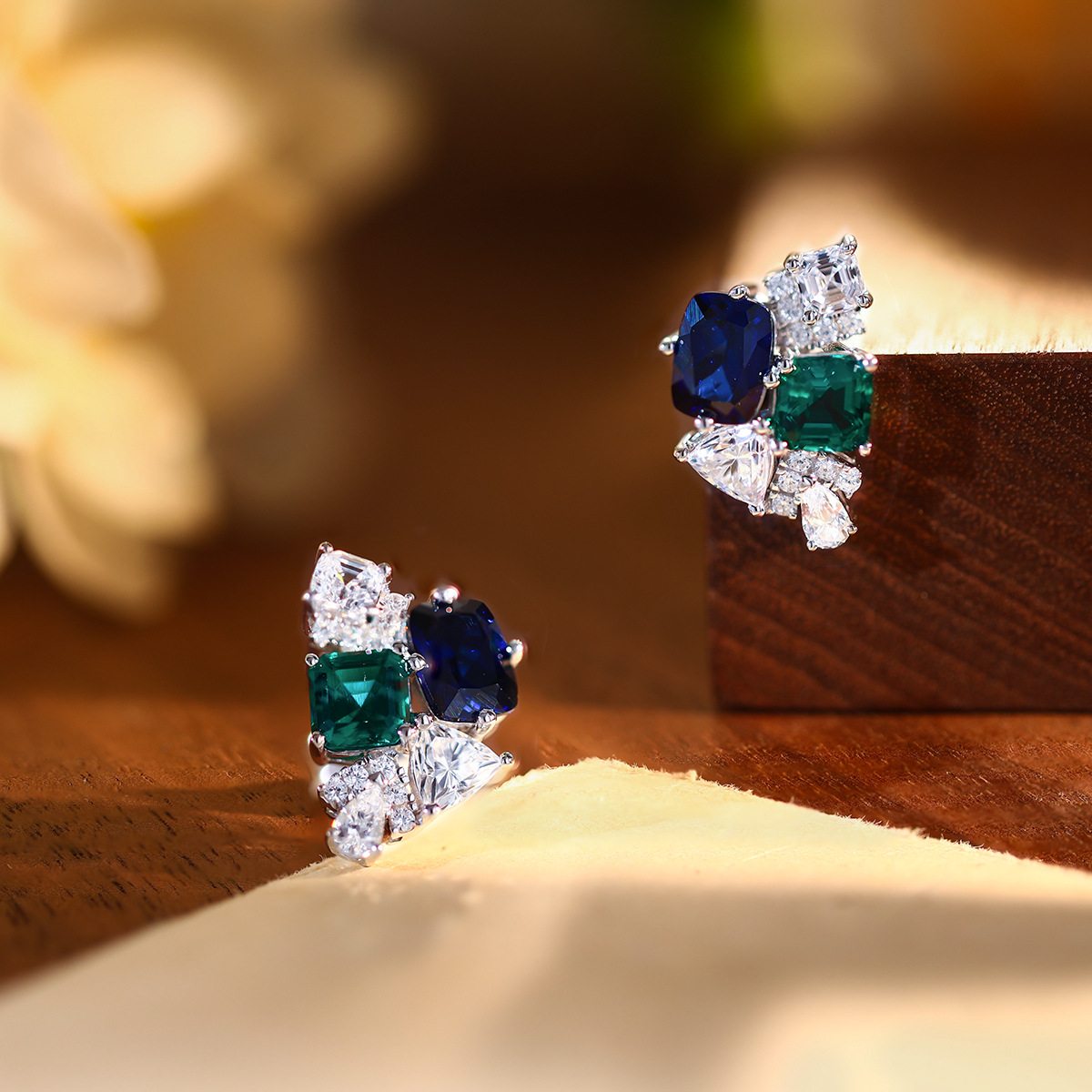 3.2cttw แล็บแซฟไฟร์ เอมเมอรัลด - Cluster Stud Ear บทวิจารณ์และราคา