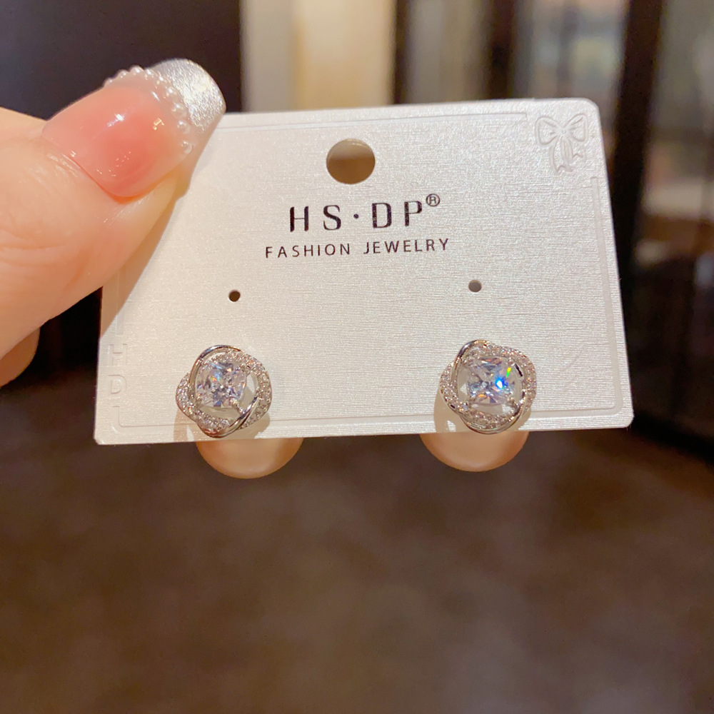 ต่างหูแบบติดหูทรงกลมประดับคริส - Cluster Stud Ear บทวิจารณ์และราคา