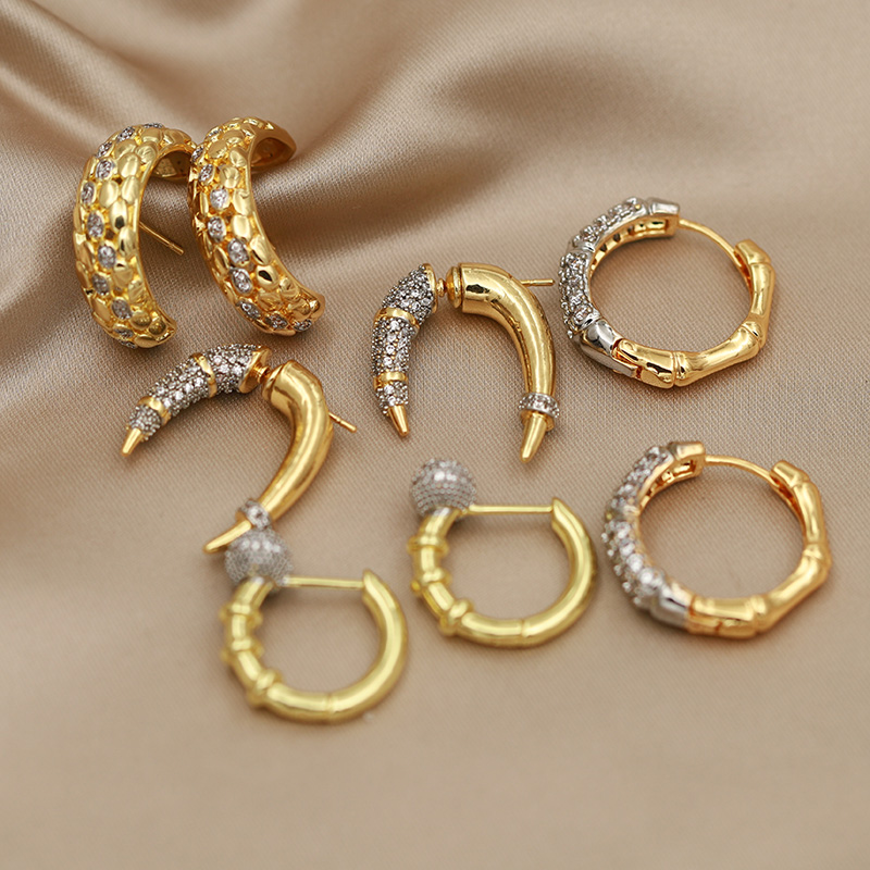 ต่างหูคริสตัลทรงเรขาคณิตดีไซน์ - Body Jewelry Unique บทวิจารณ์และราคา