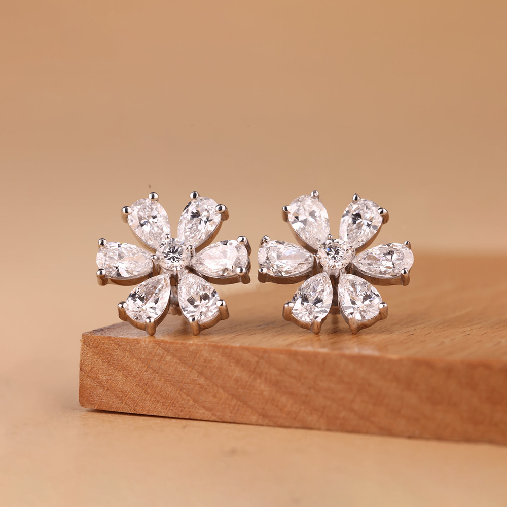 ต่างหูมอสซาไนต์ทรงดอกไม้สำหรับ - Cluster Stud Ear บทวิจารณ์และราคา